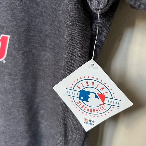 NWT MLB Genuine Merchandise Philadelphia Phillies V-Neck T-Shirt Heather Grey - Picture 2 of 5